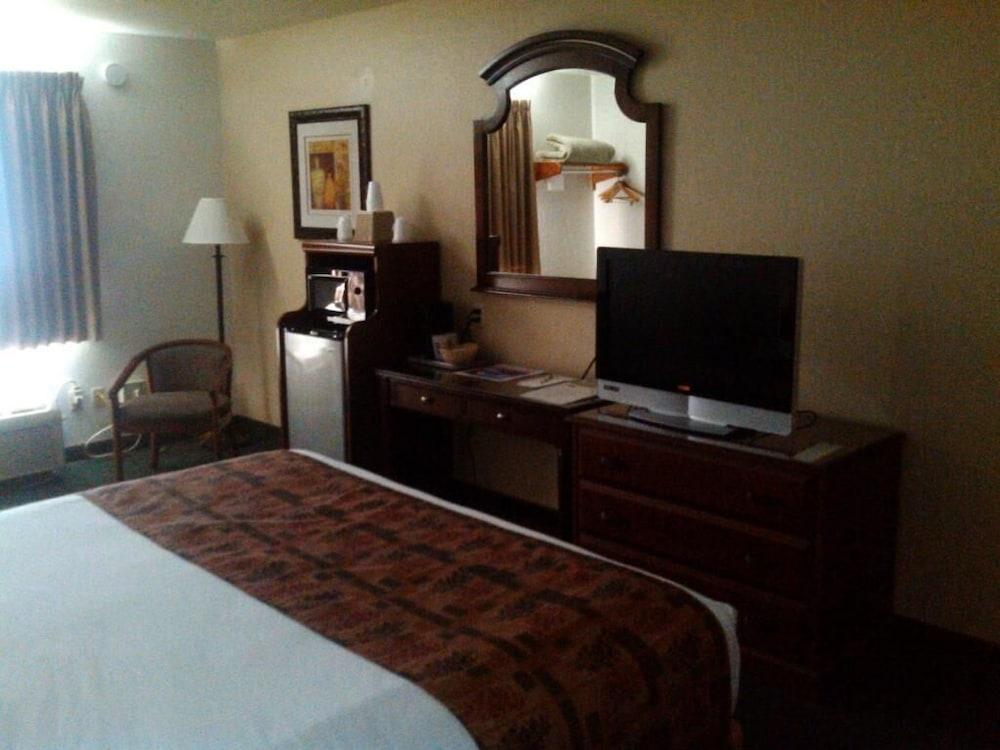 Aladdin Motor Motel 3*