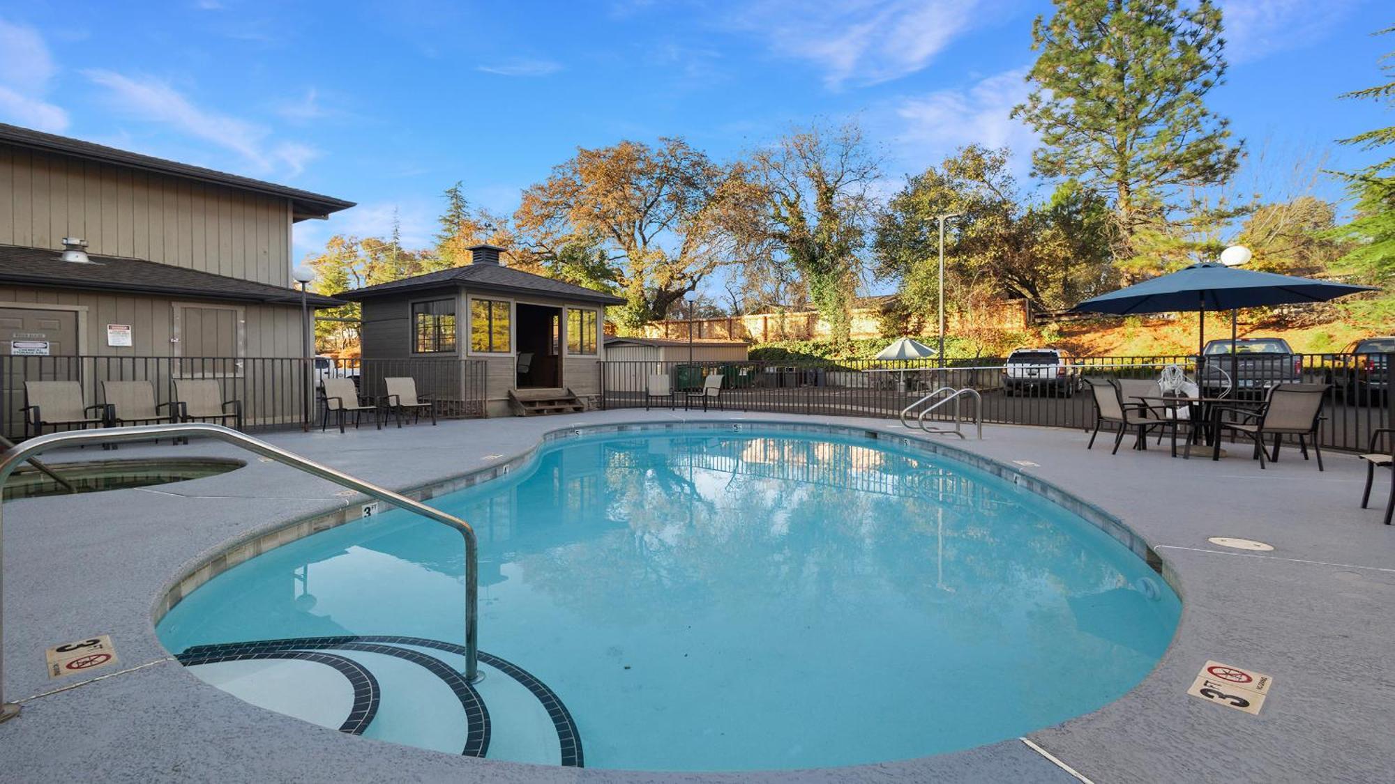 Aladdin Motor Motel 3*