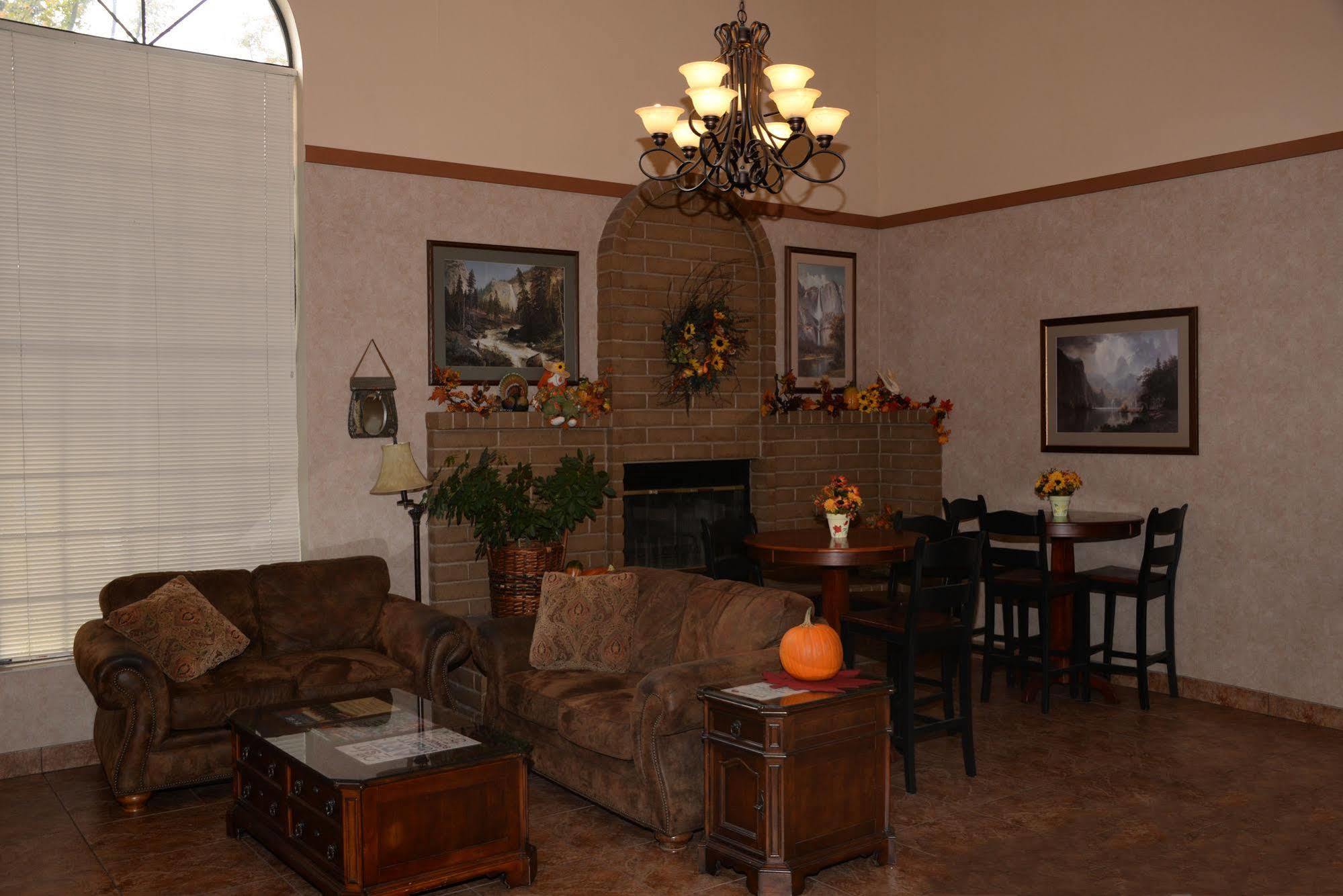 Aladdin Motor Motel 3*